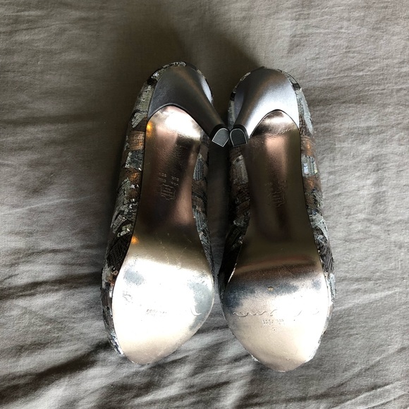 Nina New York GUC Sequins & Satin Rhinestone Heels - Picture 6 of 8